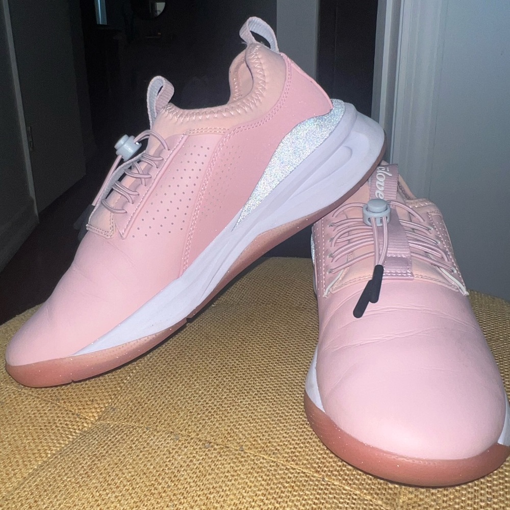 Clove Sneaker - WOMEN'S CLASSIC